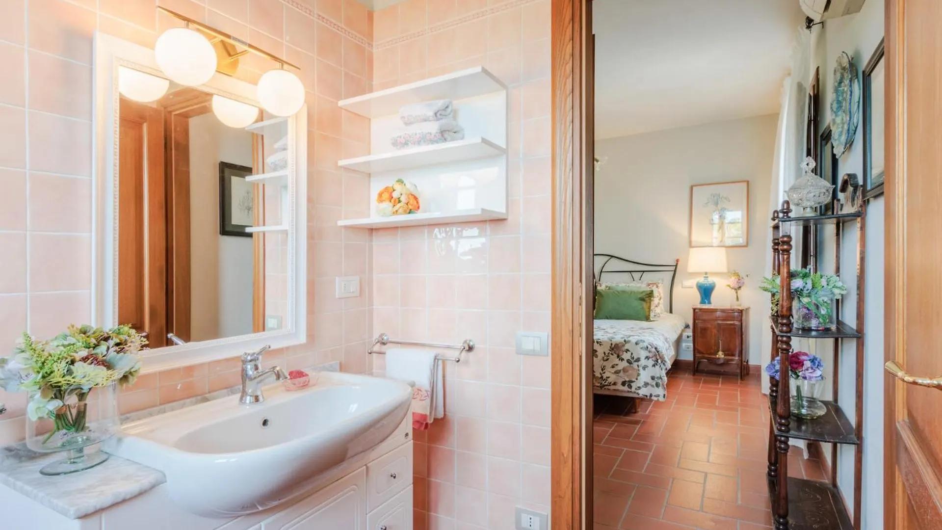 Villa Gabry Lucca 0*,  Italy